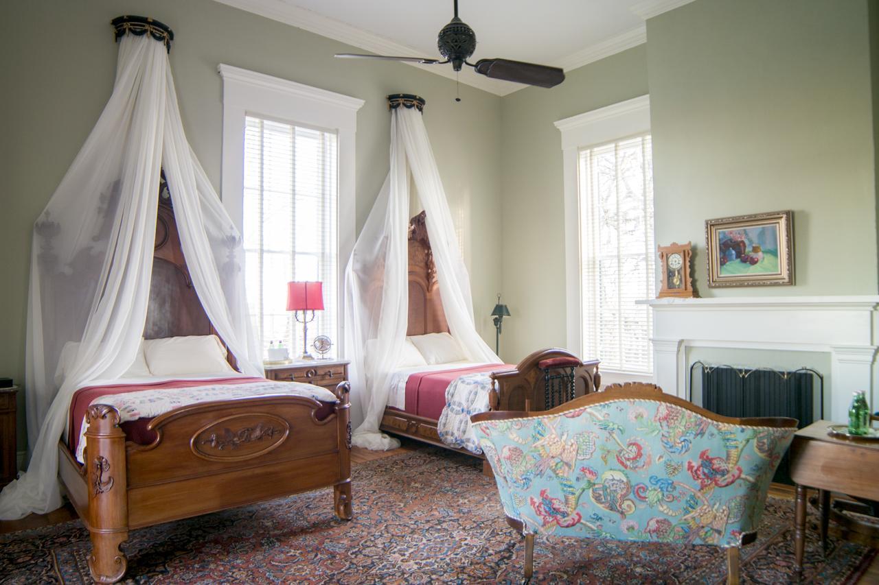 Belmont Plantation, Est 1857 Bed & Breakfast กรีนวิลล์ ภายนอก รูปภาพ