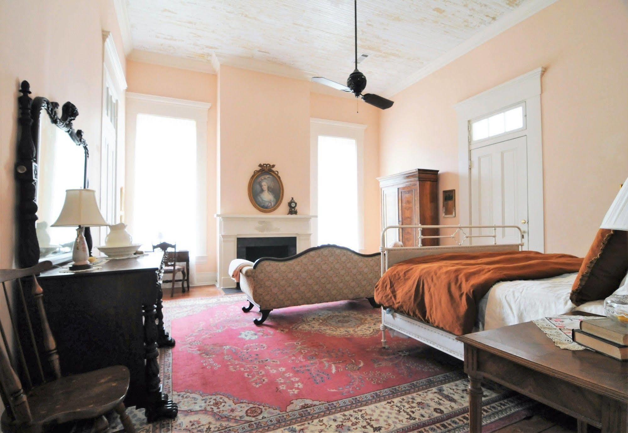Belmont Plantation, Est 1857 Bed & Breakfast กรีนวิลล์ ภายนอก รูปภาพ
